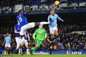  德布劳内任意球制胜助曼城登顶  