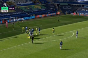  奥格斯堡定位球战术奏效，高空轰炸连下两城