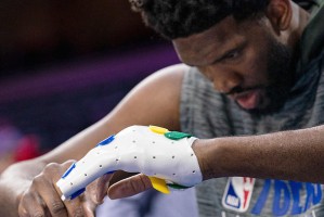  恩比德遭遇左膝韧带撕裂，76人内线告急寻替代  