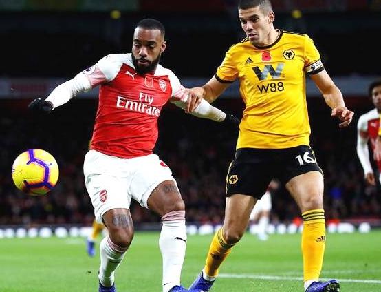  阿森纳门将低级失误，伯恩茅斯补时扳平抢关键一分  