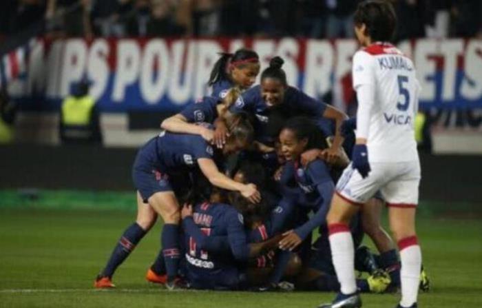  里昂女足四连冠创历史新纪录  
